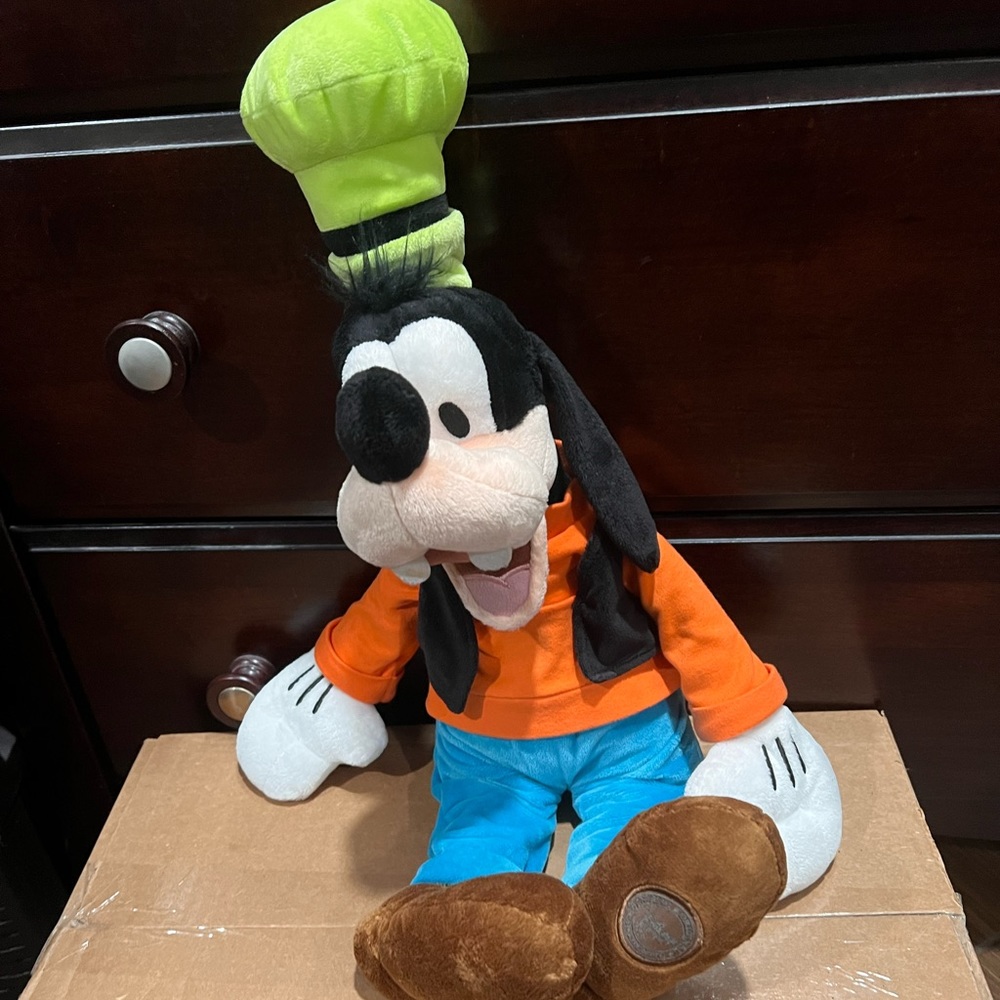 Goofy 22” official Disney Park plush stuffed character Mickey Mouse clubhouse